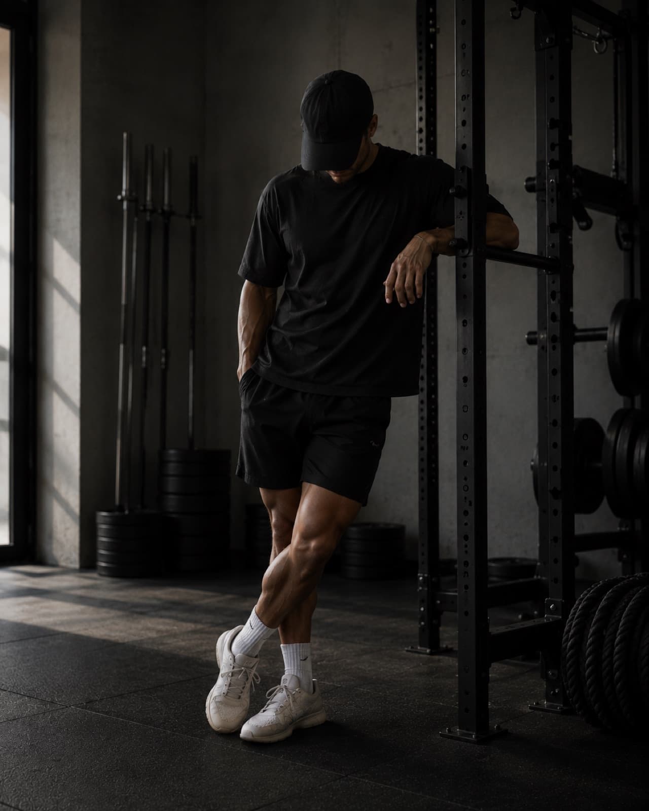 Coach at the rack between sets